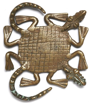 Image of a two-headed crocodile sculpture from the Ashanti people in Ghana
